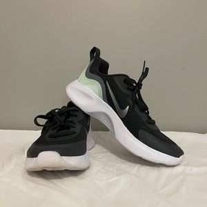 Women’s 7.5 Nike Wear All Day Shoe